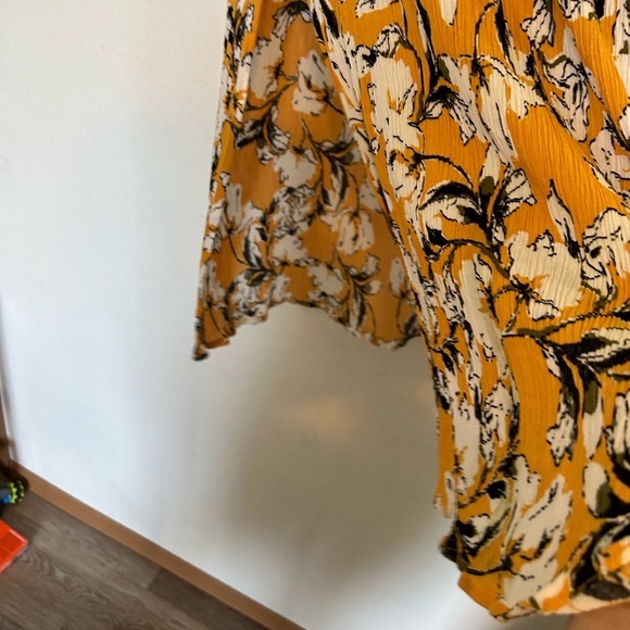 ICHI Women's yellow, white and black crêpe pull on stretch skirt - Picture 6 of 11